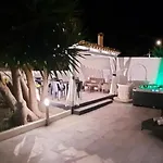 Anny Fronte Mare 펜션 아볼라