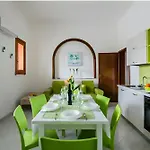 Anny Fronte Mare 펜션 아볼라